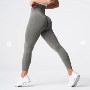NVGTN NV Seamless Leggings - size M